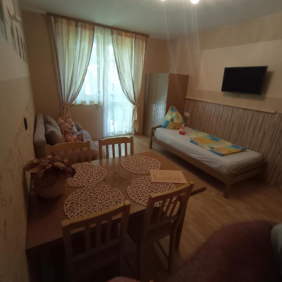 Rozsa Apartman 2 Alsoors Luaran gambar