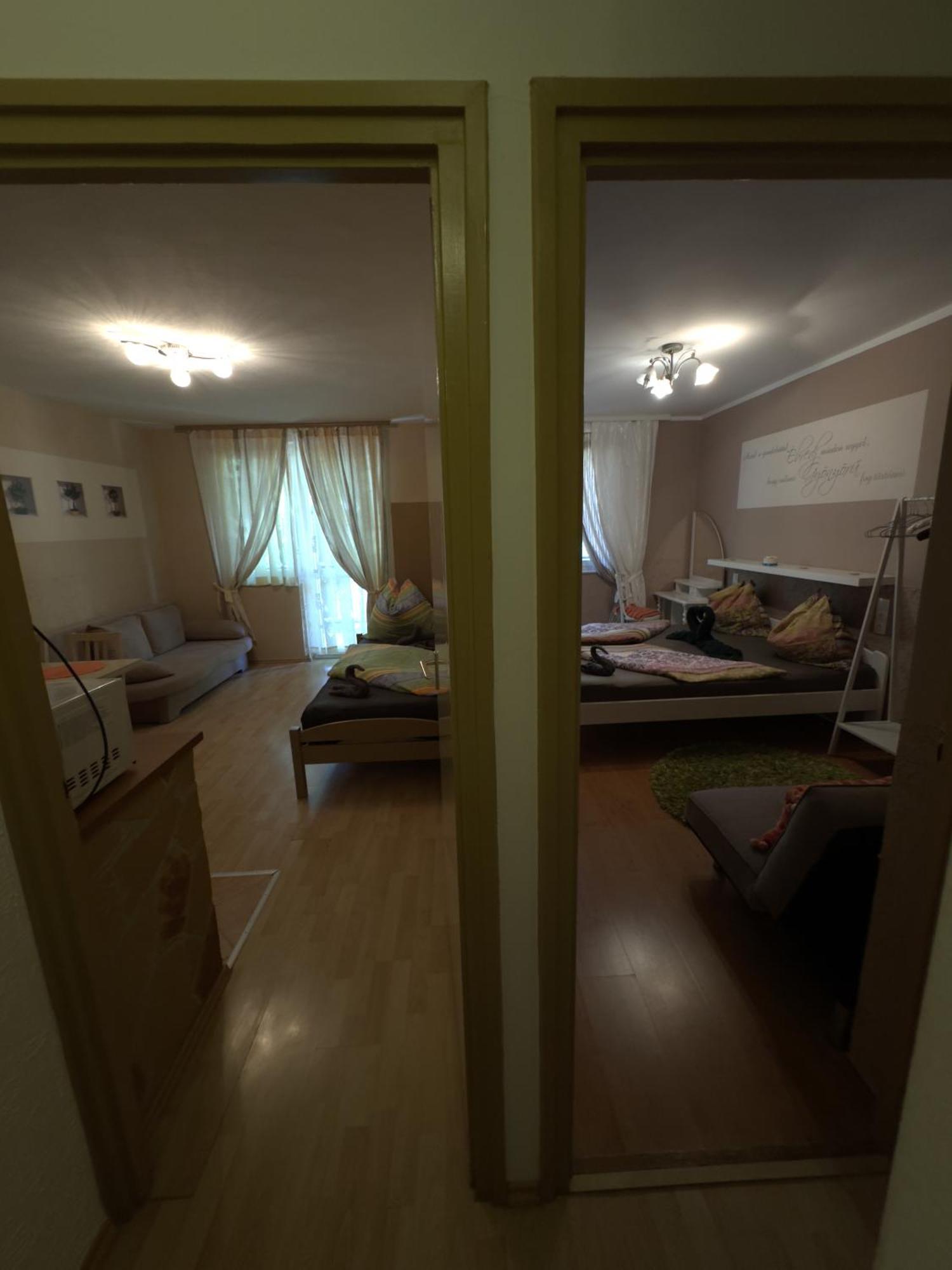 Rozsa Apartman 2 Alsoors Bilik gambar
