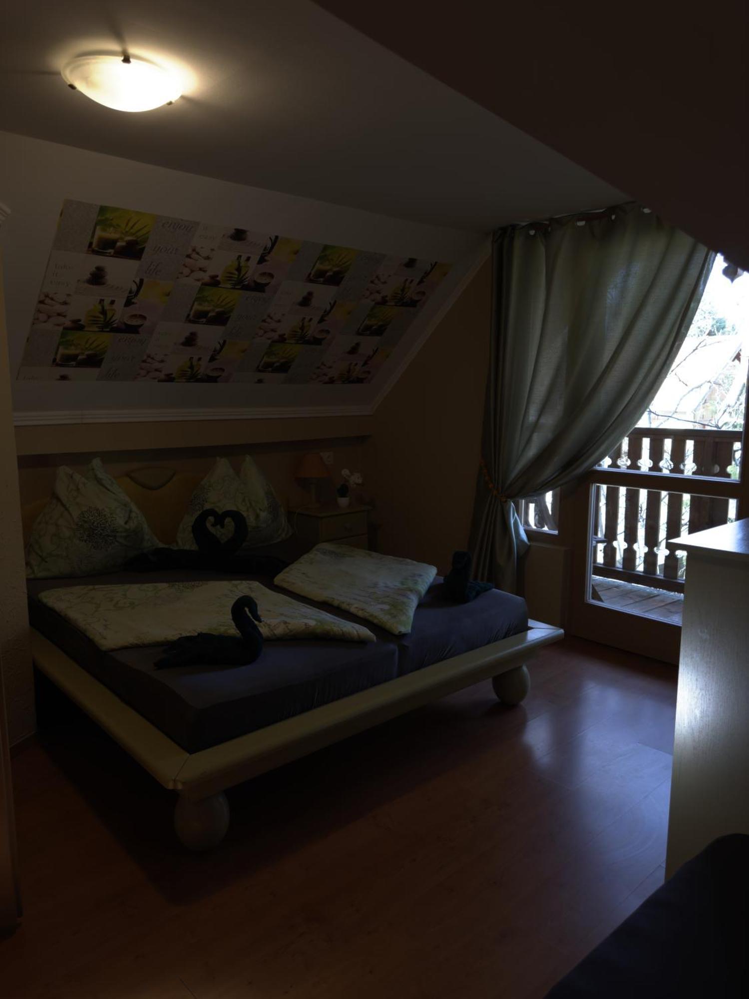 Rozsa Apartman 2 Alsoors Bilik gambar
