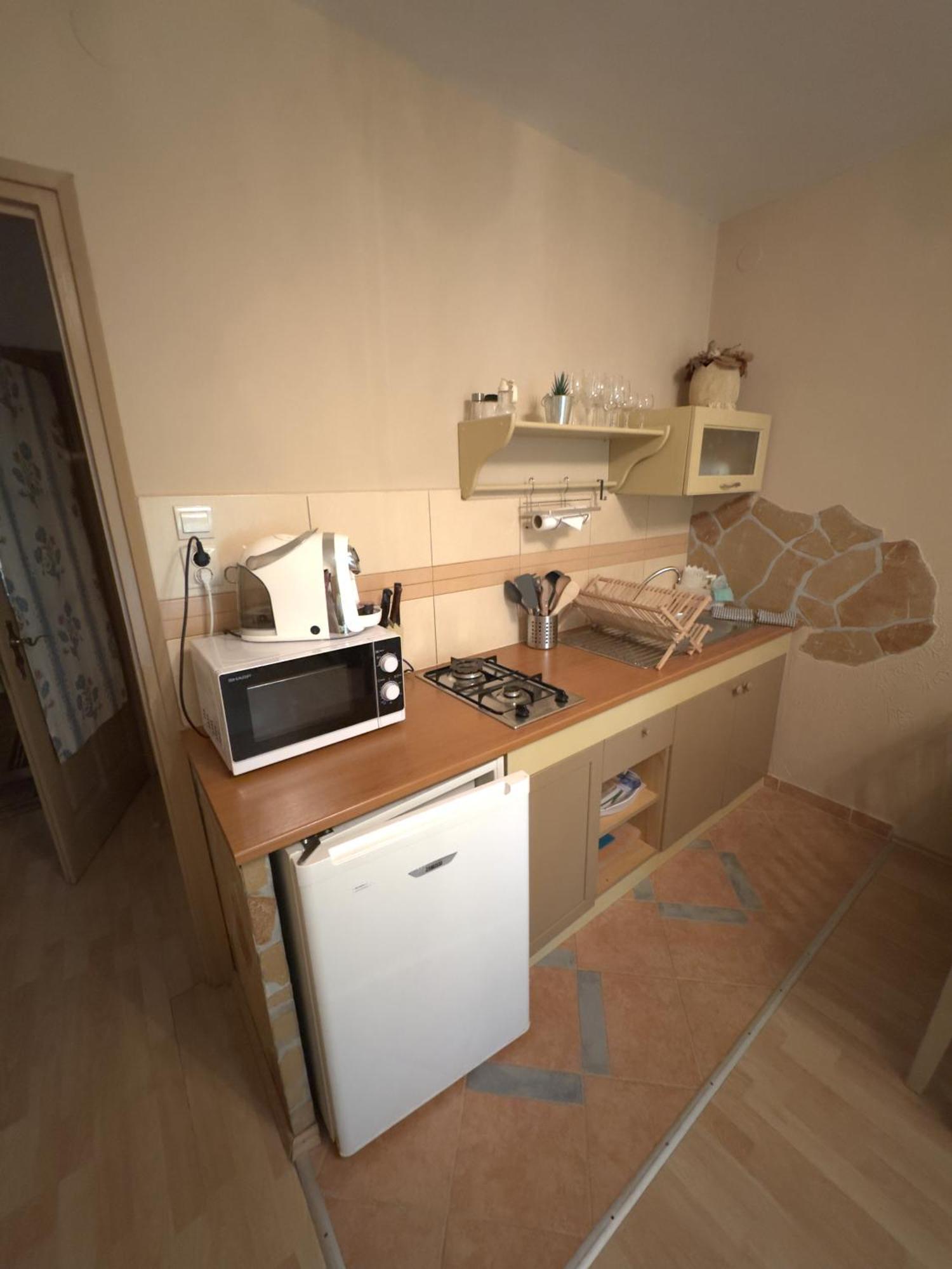 Rozsa Apartman 2 Alsoors Bilik gambar