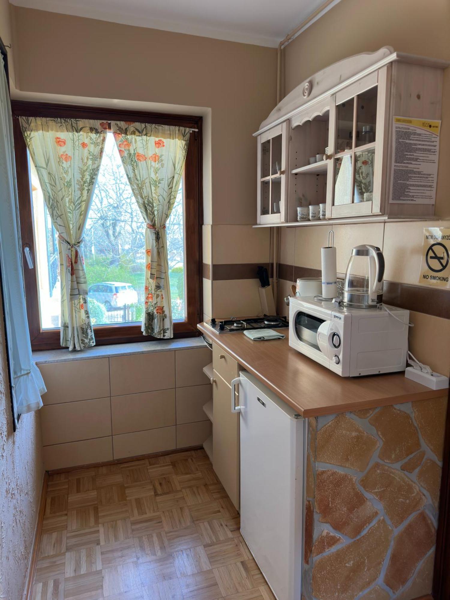 Rozsa Apartman 2 Alsoors Bilik gambar