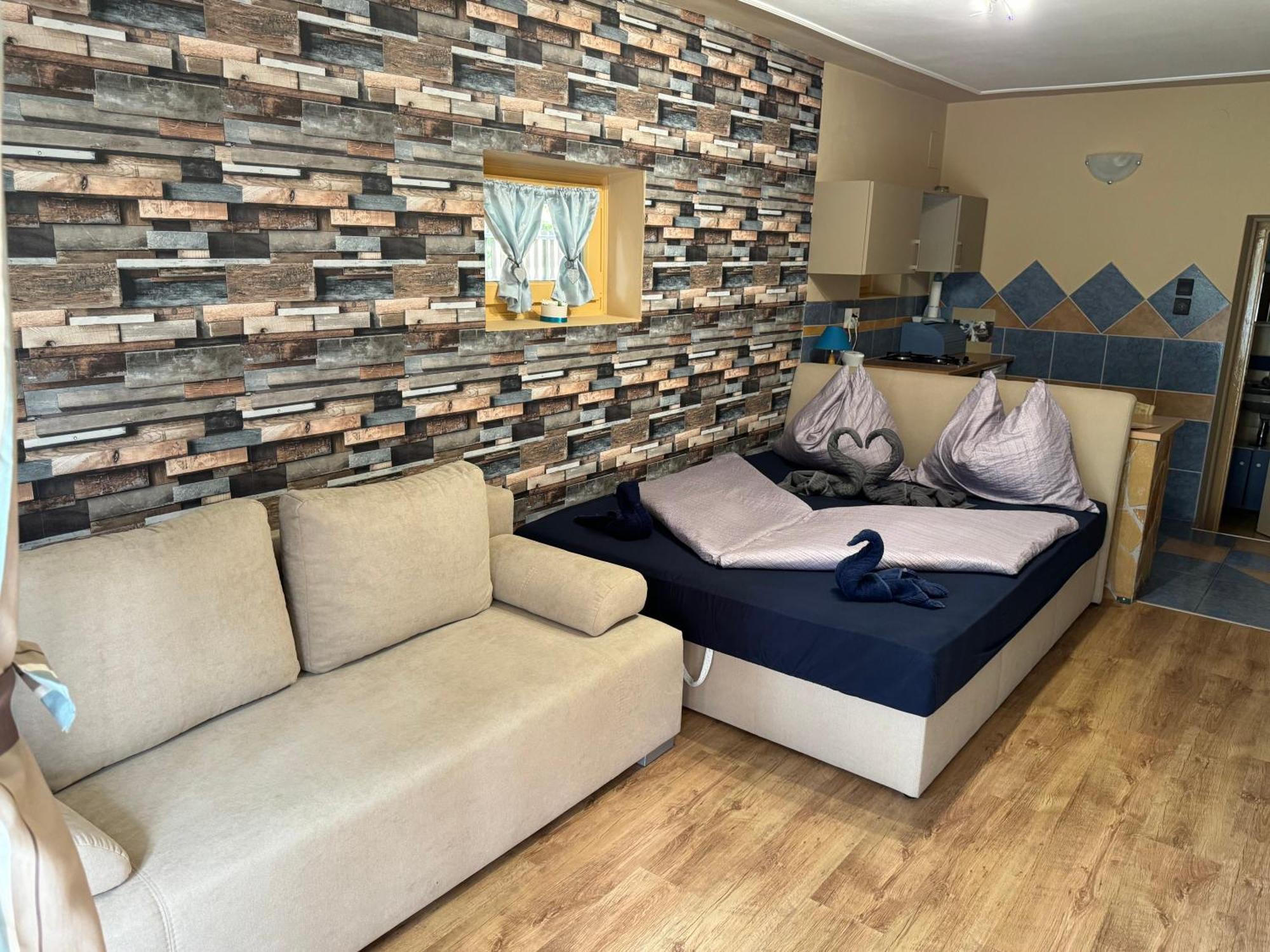 Rozsa Apartman 2 Alsoors Bilik gambar