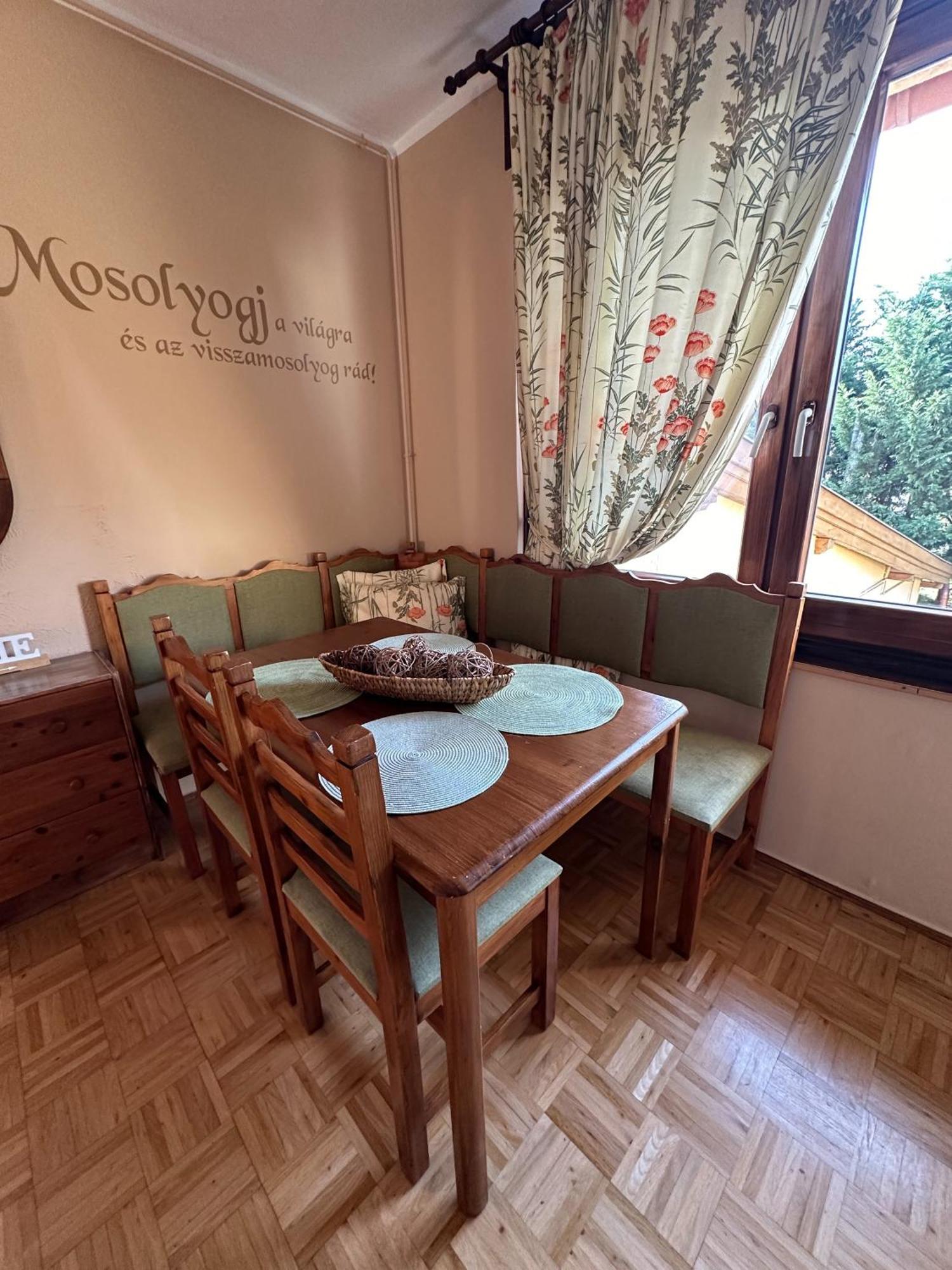 Rozsa Apartman 2 Alsoors Bilik gambar