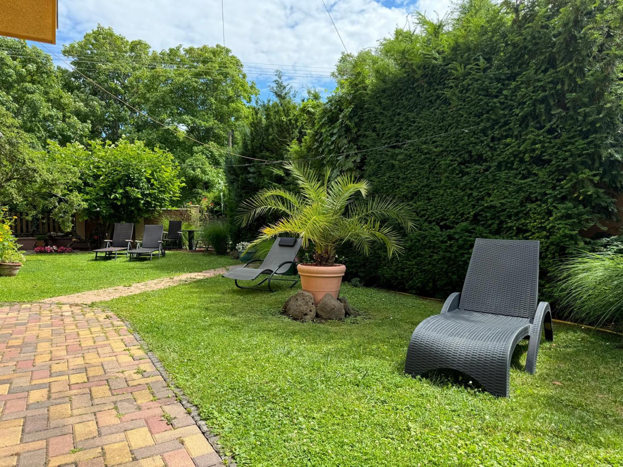 Rozsa Apartman 2 Alsoors Luaran gambar