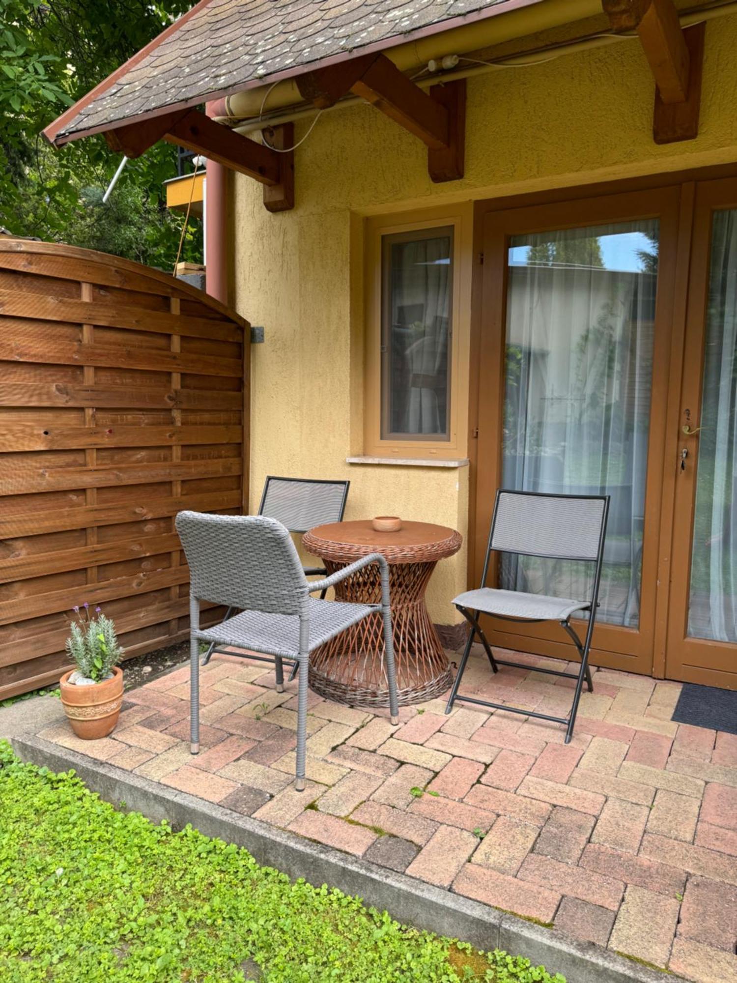Rozsa Apartman 2 Alsoors Bilik gambar